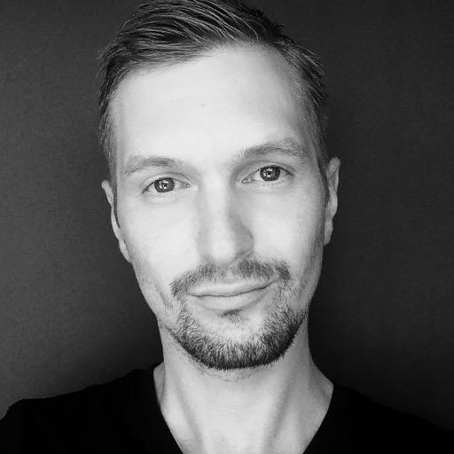 Graphic, corporate & web designer, Minimalist, Apple fan, geocacher, travel lover and founder of NUEVO.ME design.