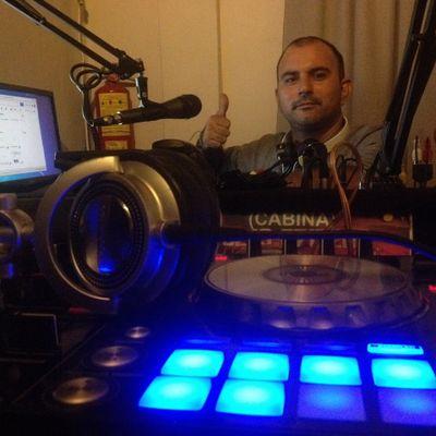 Director de Caliente 98.5 Fm/ Cantautor/ Productor/ SUD
