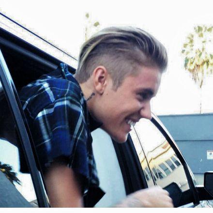 don't let idiots ruin your day ☁
people always throw rocks at things that shine ✨
@justinbieber plz follow me plz .. belieber , swiftie and smiler ✌
SAM