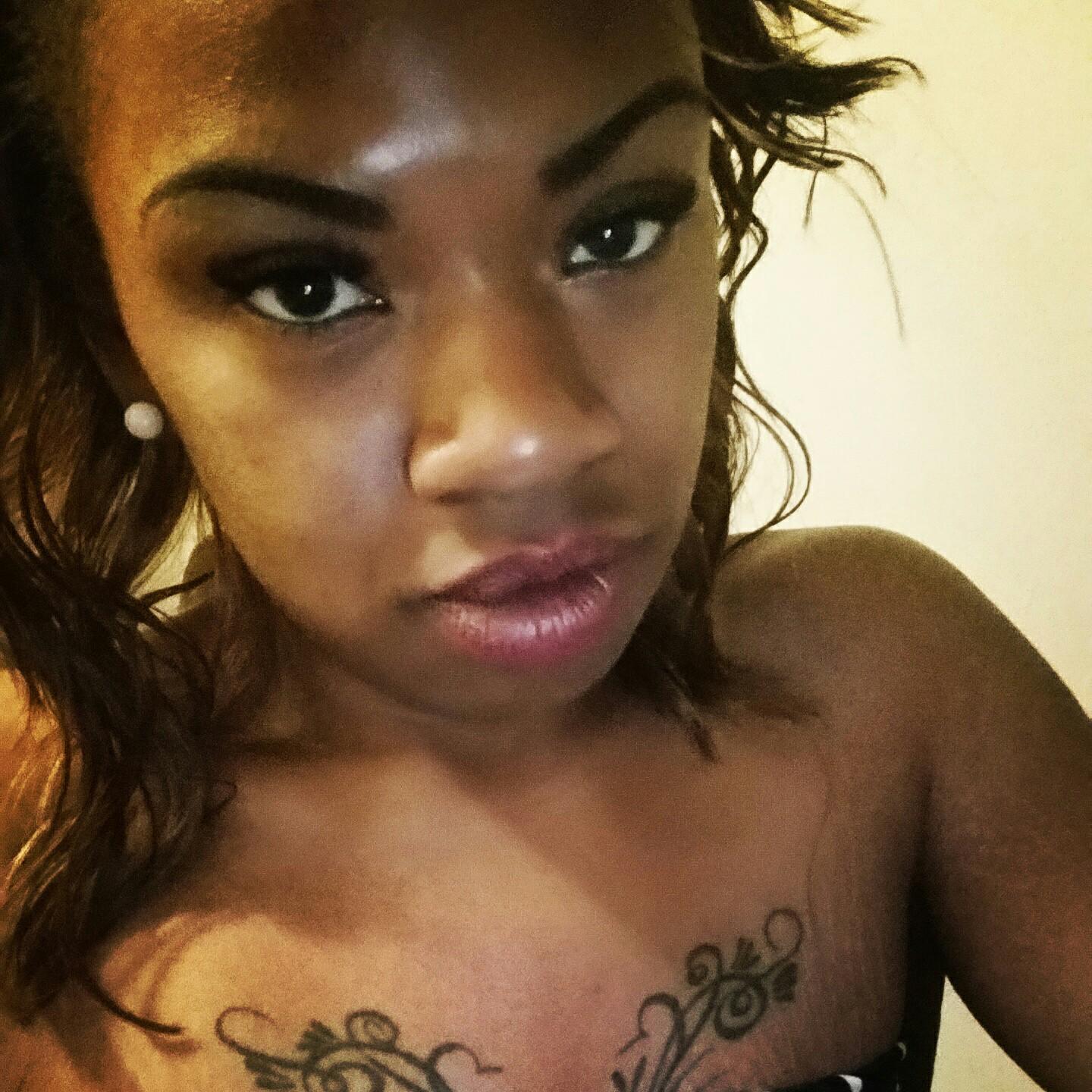Live.. Love.. Laugh..
 Ashton's Mommy! Est. 12-22-12 #LivingLifeWithNoRegrets
