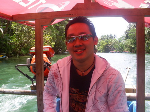 aloy_djurex's profile picture. Rindu dinginnya air sungai dan tajamnya semak belukar....