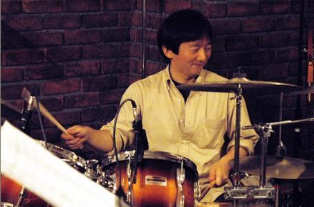 音楽と雑学研究が好き。セッションやライブでドラムをたたいてます。青山純マニア。新しいことを知るのが喜び。会社員でもあり住宅研究家でもあり。Follow/removeお気軽にどうぞ。