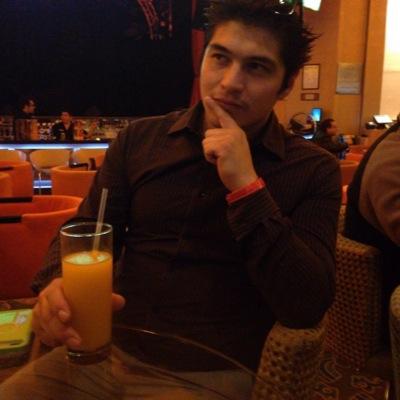 sgodoyo's profile picture. Aléjate de la sabiduría que no llora, de la filosofía que no ríe, y de la grandeza que no se inclina ante los niños.