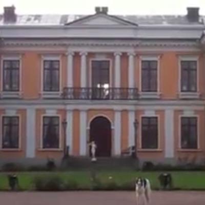 If you att interested in history and castles and manor houses, this blog is for you!