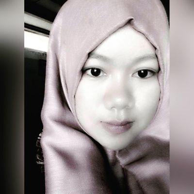 d49bf942e47d429's profile picture. fam is my live:-*