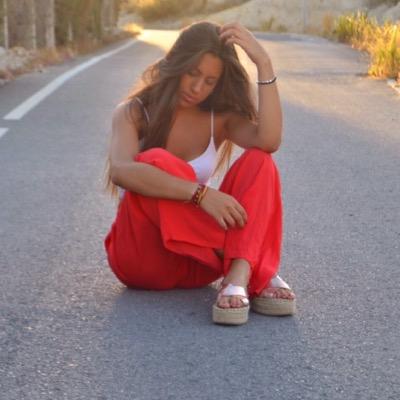 Estudiante de Publicidad y RRPP// RRPP de Enjoy Madrid,MOOV y muchas otras fiestaS para más info o listas:MD o ➡️ 698159417 .INSTA:@anaapz_
