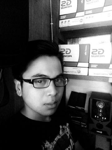 T/lahir:Tasikmalaya.     T/tinggal:Bandung