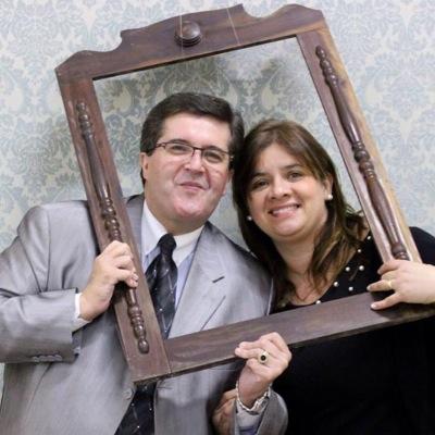 Casado com a mulher mais linda do mundo,pai de 3 filhos tementes a Deus e servo de Deus.