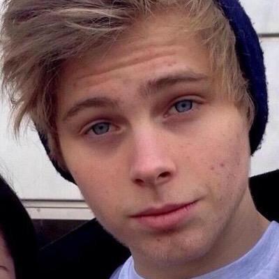don't follow this account follow @hmdirwin and @htmlangie instead, i follow back. ily and i hope your sunshine follows you