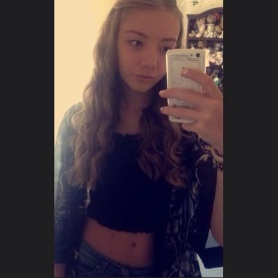 leoniekingx's profile picture. Unfollow this account- new account @leonieking19