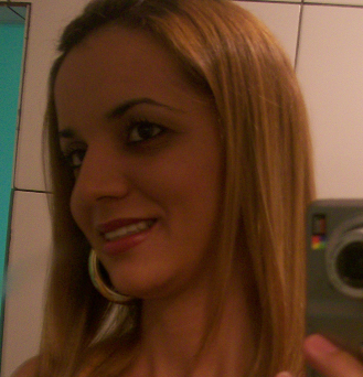 Me chamo Ana Paula, ja fui modelo, participei do Miss, amo fazer coisas diferentes, sou alegre, amo a vida, Não tem nada melhor que viver.