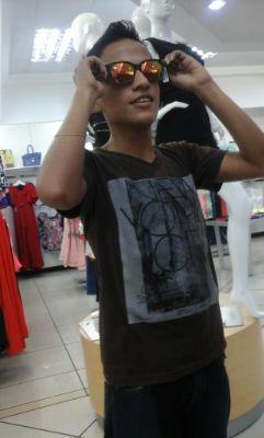 e61bffbcb12c40e's profile picture. el mundo enseña muchas cosas