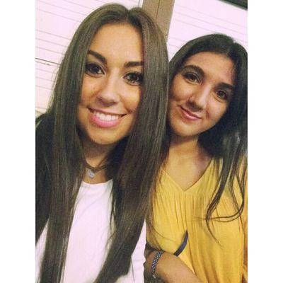 Estudiante de Farmacia en la UGR, creciendo en lo profesional y personal. Mi adicción: la música ♩♪♫♬ Para mí, los grandes no son grandes, si no son buenos.✌ ☻