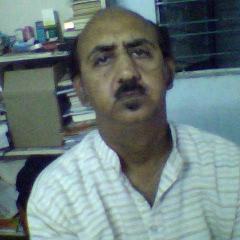 poet by nature journalist by profession.retire on 16 the  from network 18 
 urdu channel as https://t.co/na8CM4Y7cx editor.started career in journalism in 1986-87. in delhi.