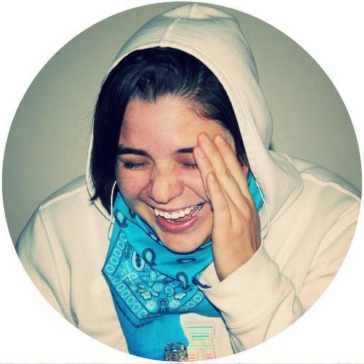 danoin's profile picture. Él tenía dos amigos que siempre estaban riéndose, uno se reía por nada y el otro por todo.