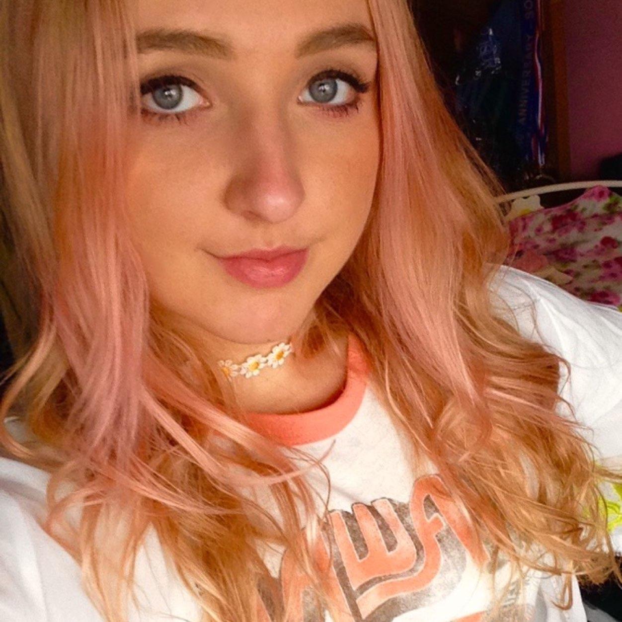 SashaB_x's profile picture. I speak fluent Enochian and apparently I sound like a Vulcan over text.