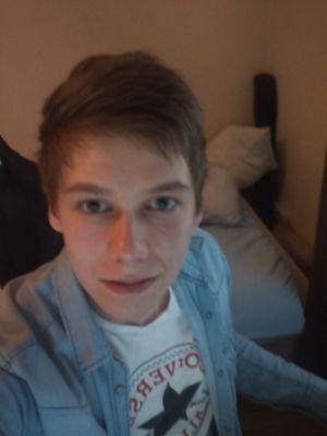 Arttur1_'s profile picture. 