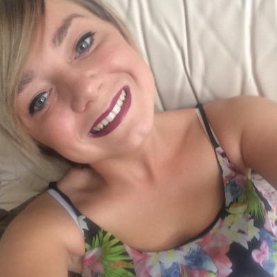 lorna221113's profile picture. 