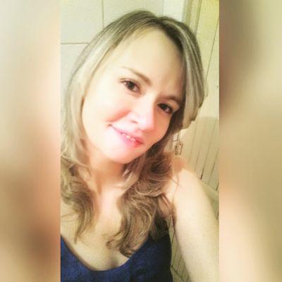Sou uma pessoa que age com a emoção,não existe meio termo,sou intensa,irracional faço tudo com muito amor que é o que me move.