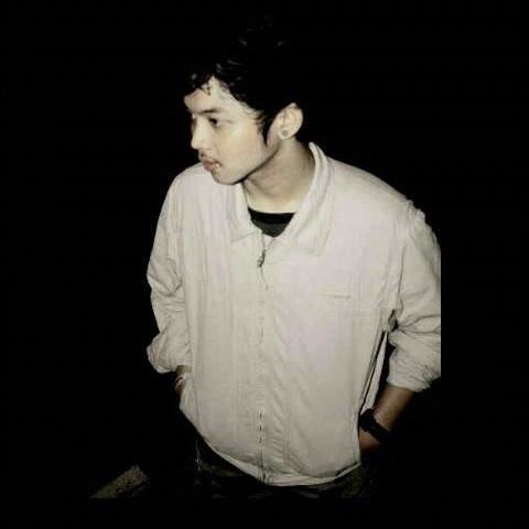 Luckythebreaths's profile picture. saya lebih baik dibenci menjadi diri saya sebenarnya dari pada munafik untuk disukai orang lain.