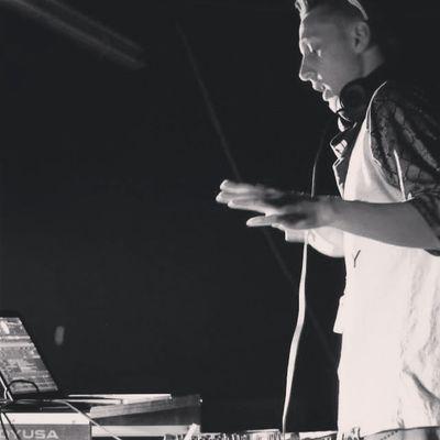 CodeCarbonell's profile picture. 