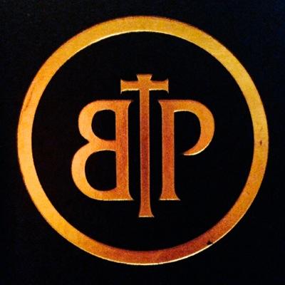 Upscale pub food in Ottawa's Byward Market. Fine food, local taps and cocktails. Home to Ottawa's best DJs.
Private bookings available in Armada Lounge.