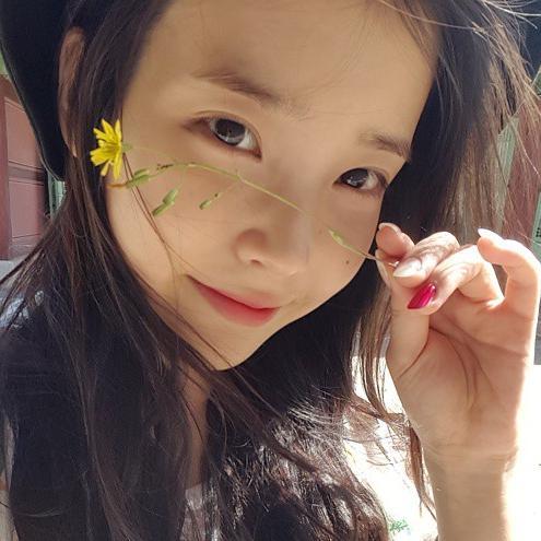 IU bot.
followしたら@くださいね(。•ω•。)
お別れは外すかブロックしてくださいね
国民の妹あいゆは甘えん坊だけど
たくさん構ってくれると嬉しいです♡