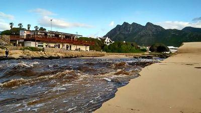 Family style restaurant, main beach Kleinmond