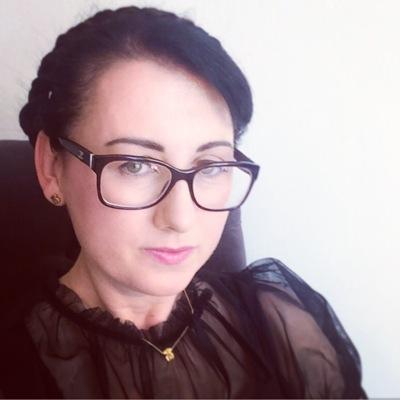 International Facialist, Better Ageing Expert & Skin Care Consultant. Fiona is a trusted authority on skin. Intuitive Skin Care.