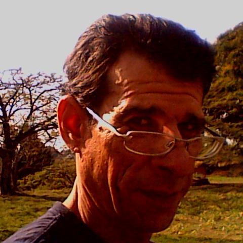 Louco, sonhador, alucinado, vivo e alegre. Faz parte !