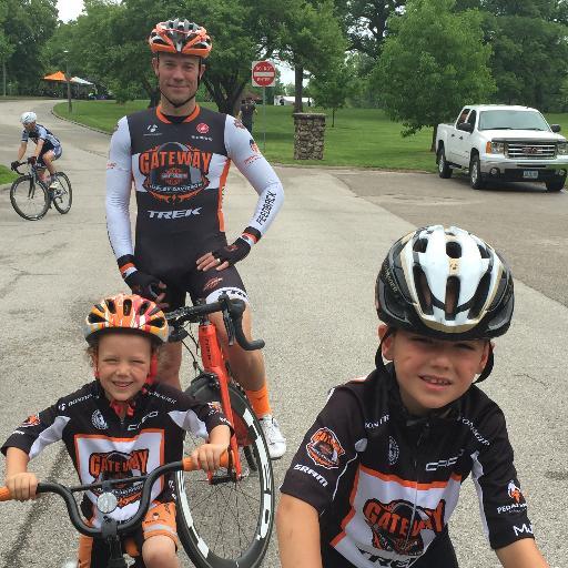 Proud Father of 8 👧🏻👶🏻👶🏻👶🏻👶🏻👶🏻👶🏼👶🏻#Livinglifeontwowheels Owner of Gateway Devo Cycling Team Growing youth to contribute to the world we live in