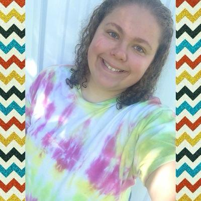 big duck dynasty fan. and i love country music its my life. big wahlburgers fan! and loving the odd couple, new favorite show! 08-15-95❤️
