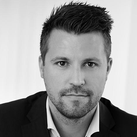 Director Customer Success i Datec AS. Født og oppvokst i hjertet av Sunnmørsalpene, med andre ord svært begeistret for fjell.