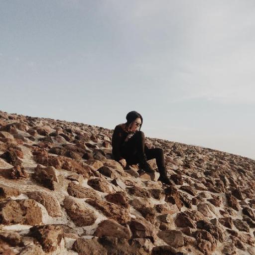 ujinandtonic's profile picture. stay curious