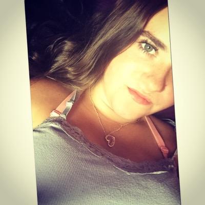 ; Lee name's Chantel Jamie 
follow me i follow backk