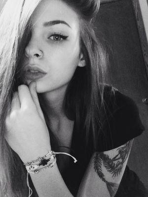 FalsasVerdades0's profile picture. Eu Te Amo (Mentira)