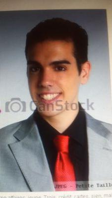 zizi004's profile picture. 