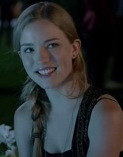 Willa Fitzgerald - Emma Duval KPtoV2b-