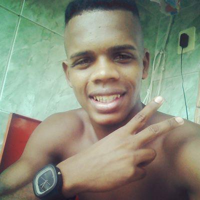 Pra quem sempre me apoiou, minha eterna gratidão Pra quem foi indiferente, um simples apertin de mão .✌