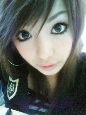 2love2u's profile picture. mood swinger, sweets addict, and loves jakarta too much. ow, and guava juice freak!