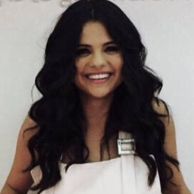 topselenapics's profile picture. @akaselenur