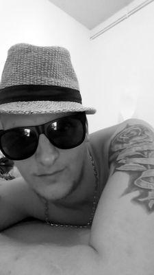 raphiikiii's profile picture. 