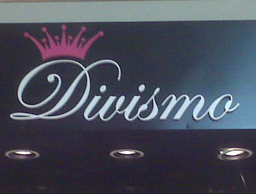 Divismo1's profile picture. The best fashion in town!