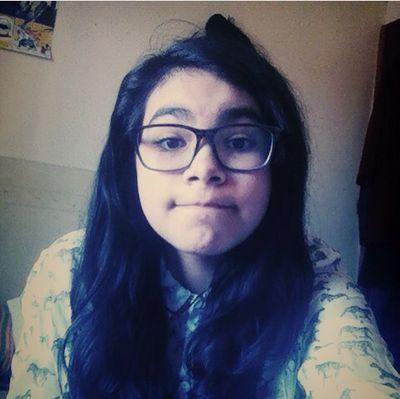 ¿Eres feliz? Yo si. Ow, ¿Tu no?... ¡PUES QUE PENA! *Se va gritando la bida vale berga por todo el lugar*