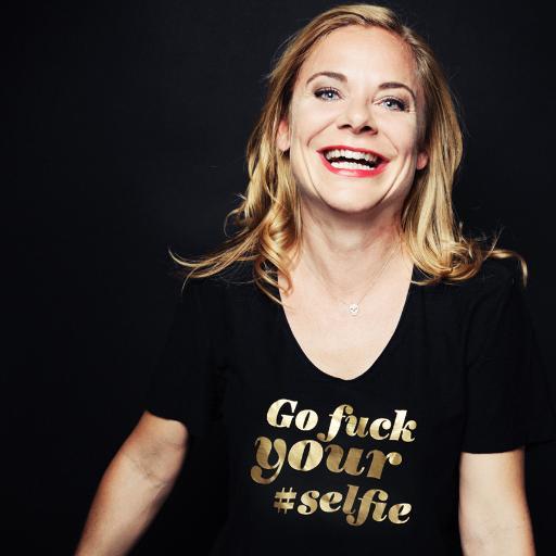Digital-Detox-Pionierin, Bestsellerautorin, Top10-Keynotespeakerin, Digitalisierungsveteranin, Mensch.