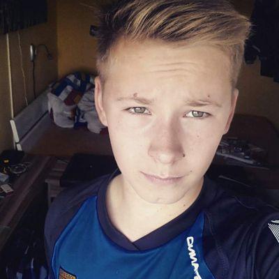 M4xi8M4x's profile picture. #14
#germanBoy
#OTG1902Gera
#G-Town