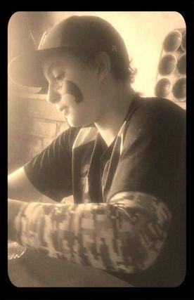I play Baseball and Football for airport high school I'm in 8th grade and I'm singal and follow me