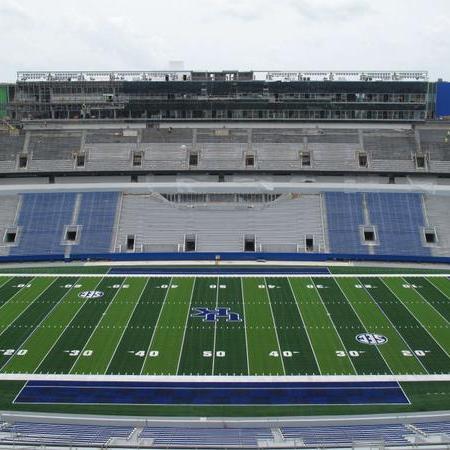 UK Football season ticket holder since '75. Bear Bryant fan. SEC Football fan.