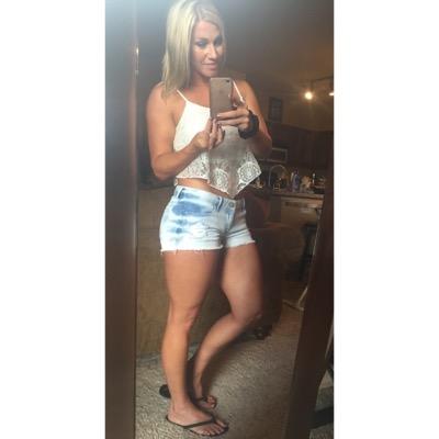 deannas77's profile picture. 