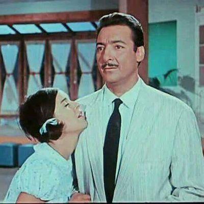 ‏محلاويه.برج الحمل .عنيده .رخمه .نفسى أعيش فى كوكب لوحدى 
معنديش حلم احققو عايشه كدا وخلاص 
هتعمل فولو ولما اديك باك تشيلو هرزعك بلوك:D

.. متنسآش تصلى ع النبى